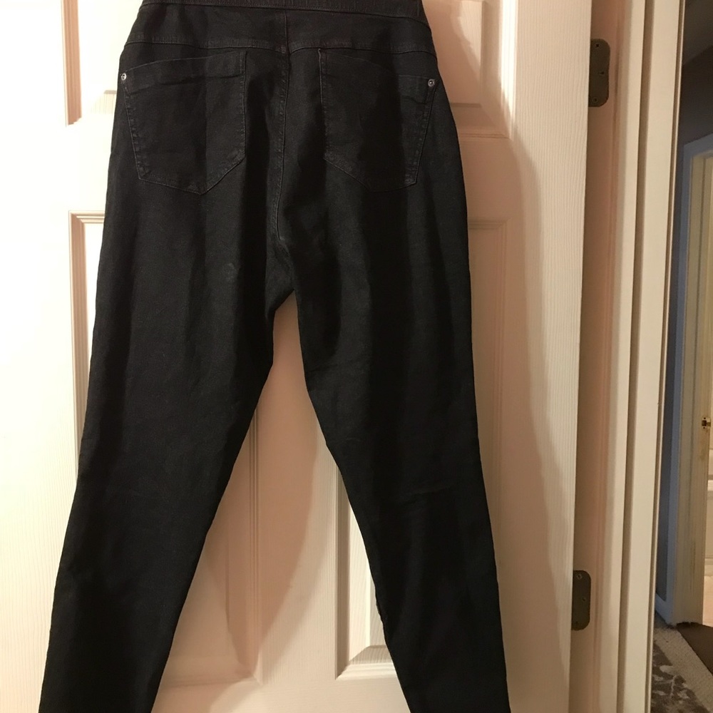 Hue Distressed Dark Gray Moto Leggings
